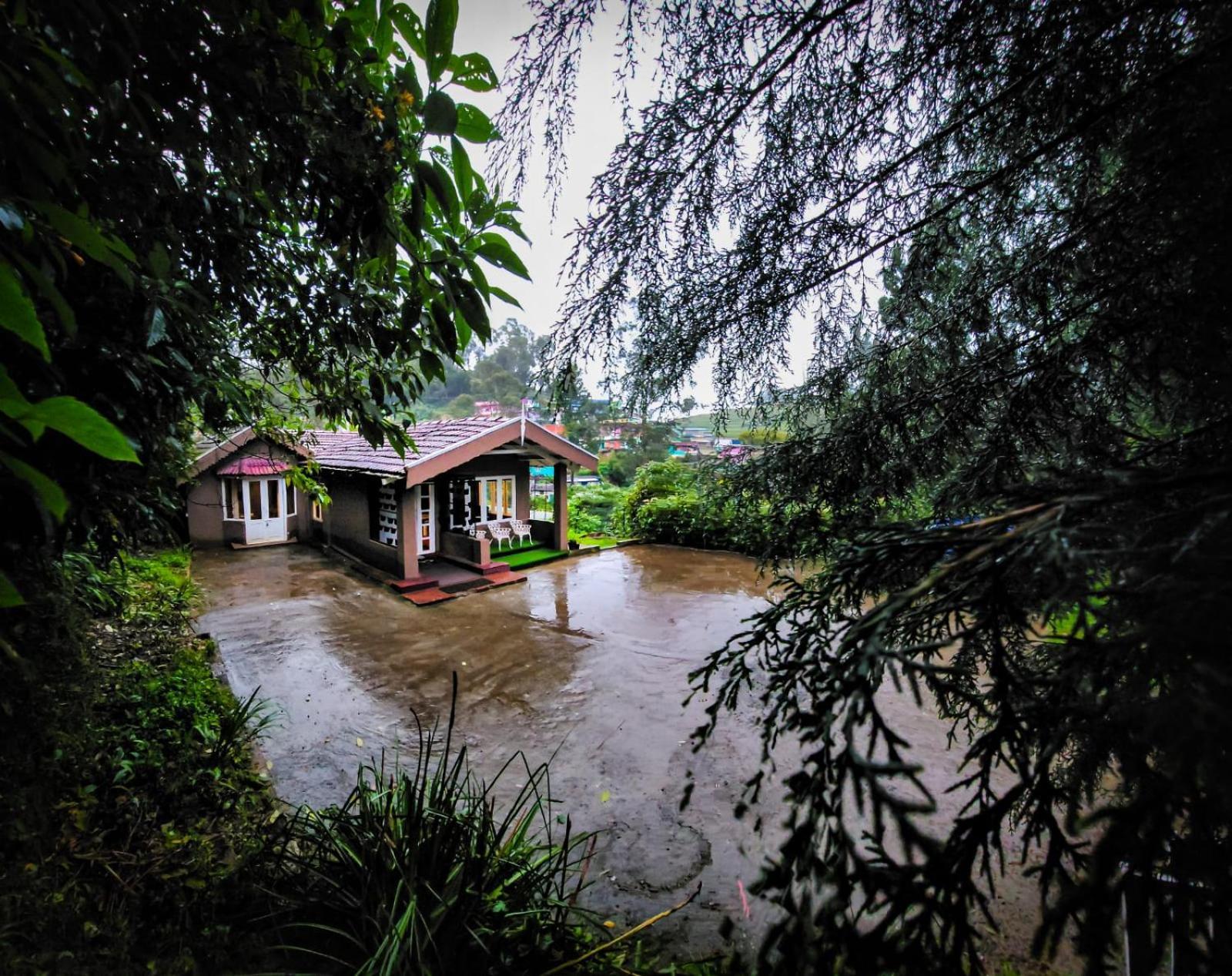 Wood House 1 Hotel *