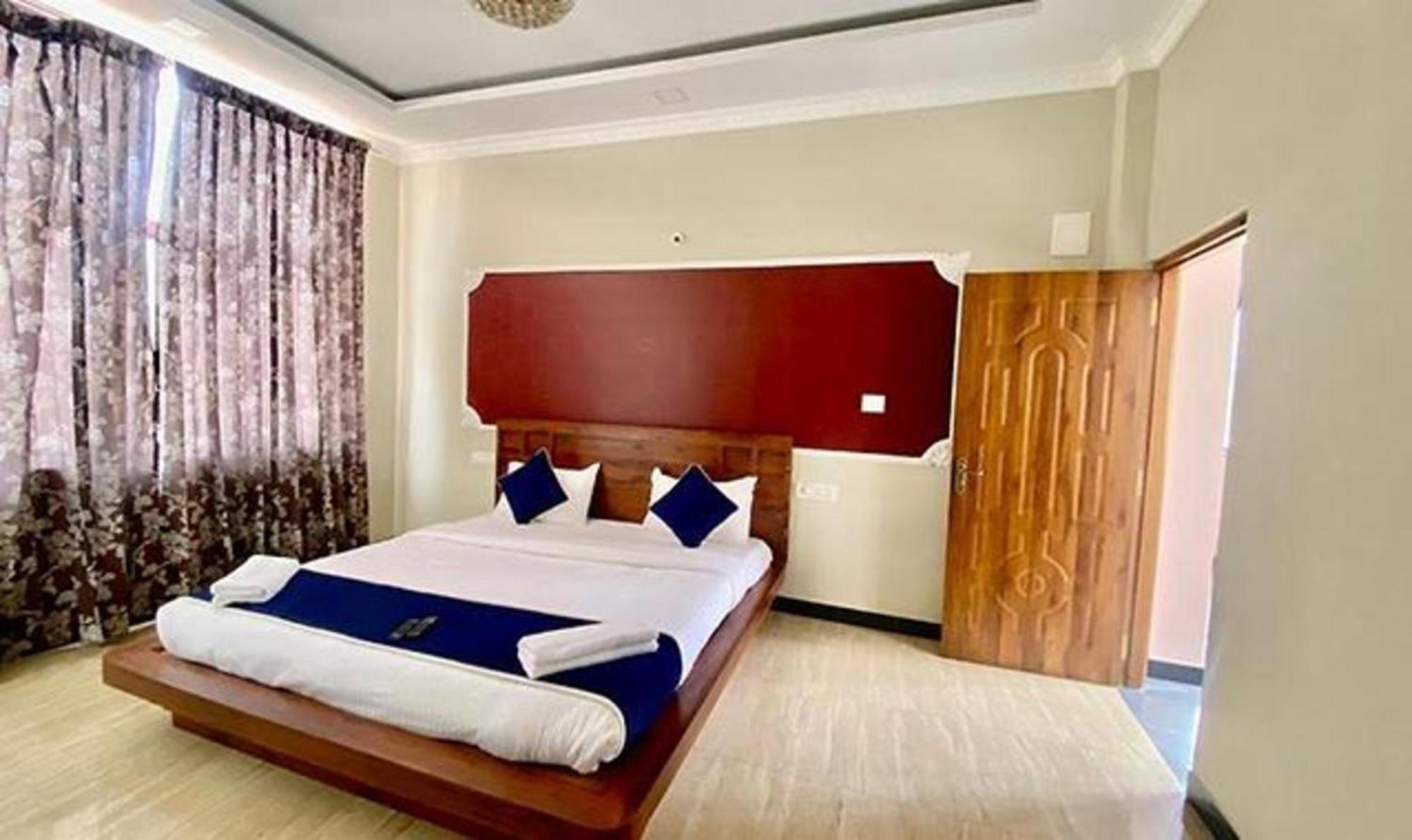 Hotel Fabexpress A2p Palace - Nr Botanical Garden 3*
