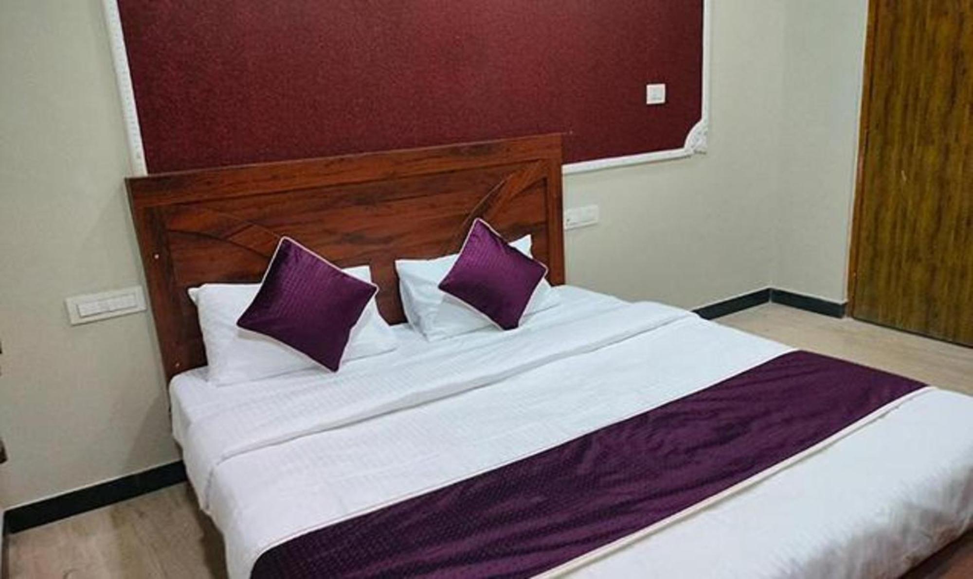 Fabexpress A2p Palace - Nr Botanical Garden 3*