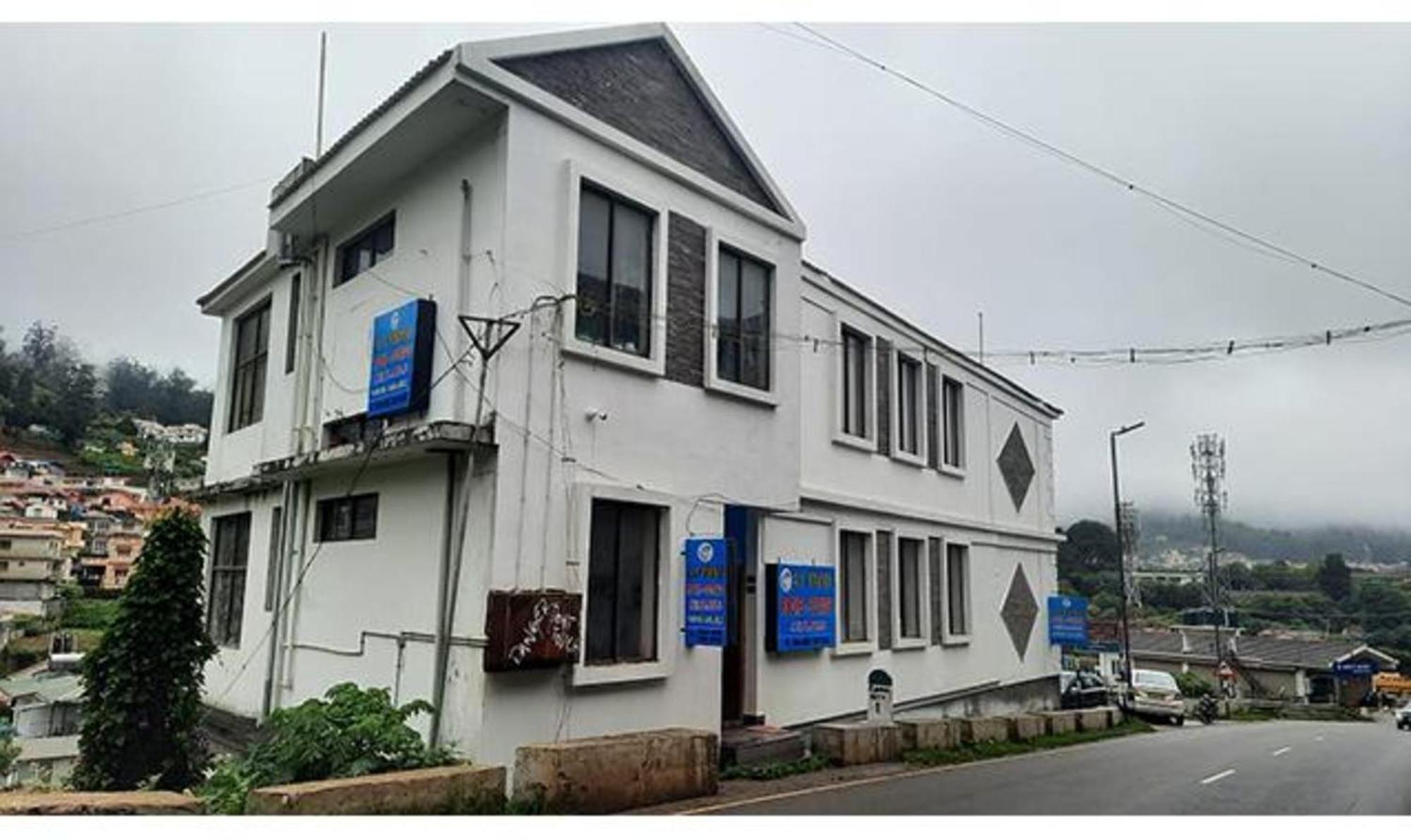 Hotel Fabexpress A2p Palace - Nr Botanical Garden 3*