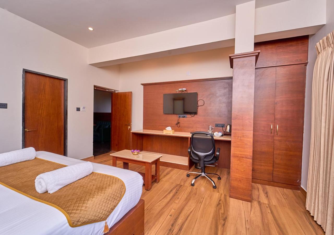 Resort Kemp's Cave By Voye Homes - Premium In Town With Amazing View And Amenities Ooty