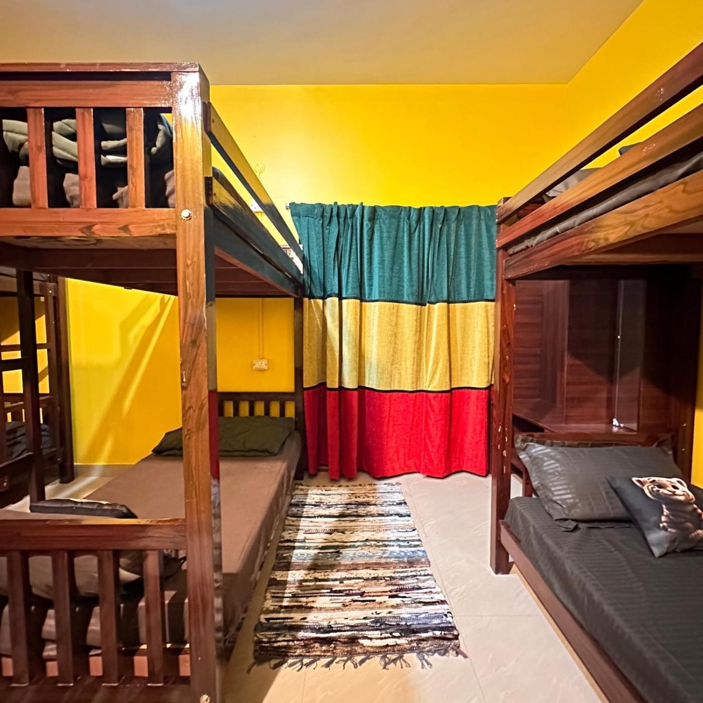 Rastafari - The Backpackers