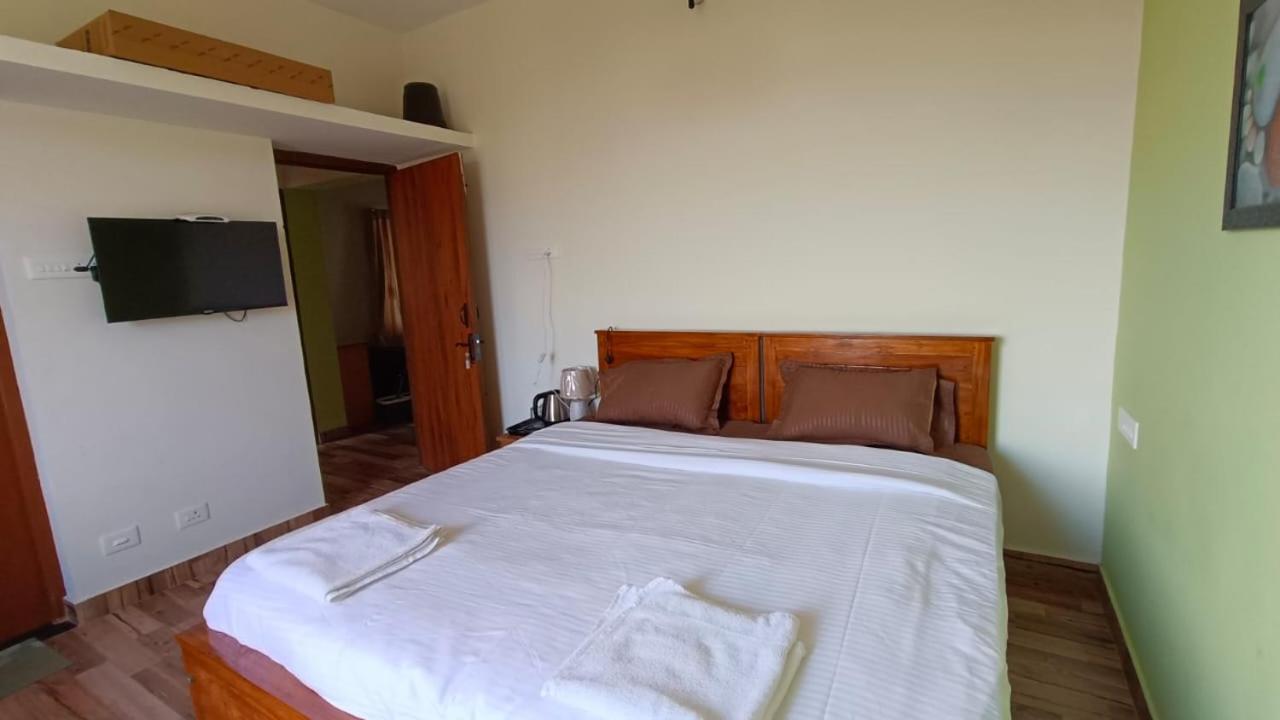 Dwarka Bed & Breakfast