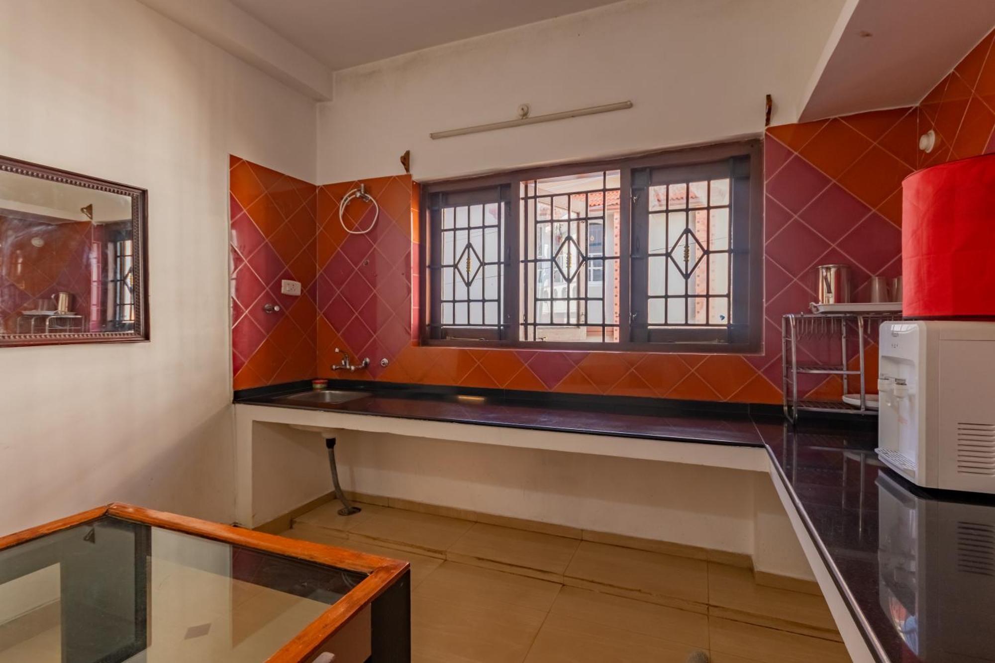 Ganga's Sri Balaji Guest house *