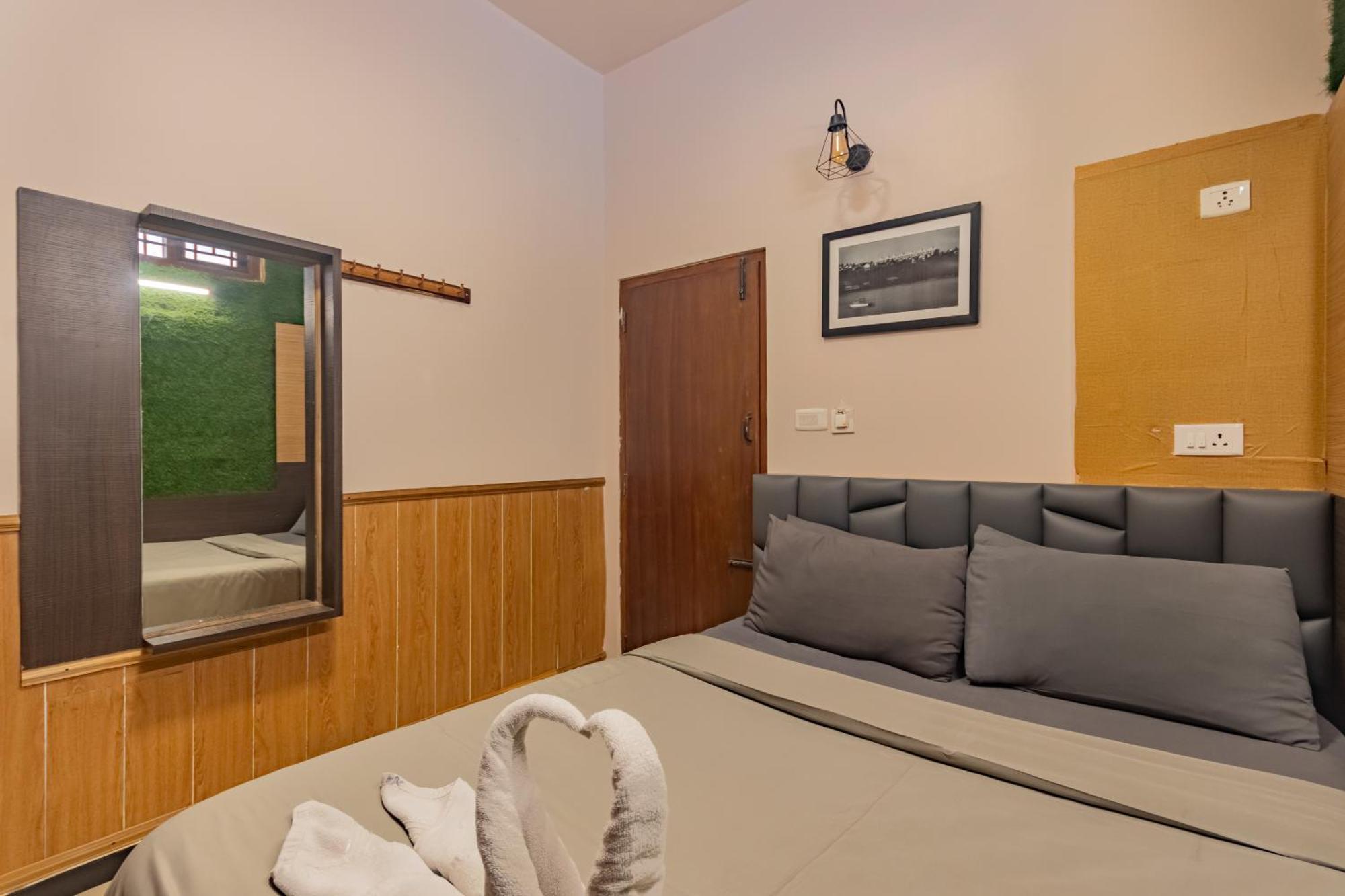 Ganga's Sri Balaji Guest house *