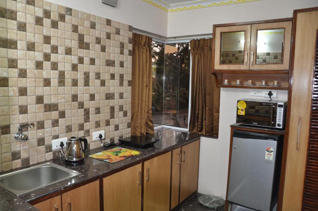 Hotel Astoria Residency