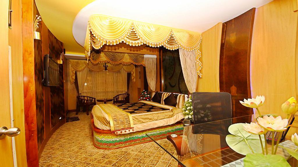 Hotel Astoria Residency 2*