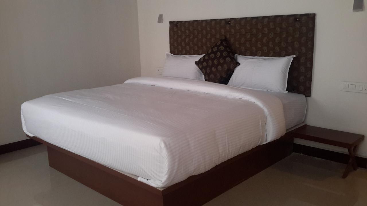 Olives Pleasant Hotel *