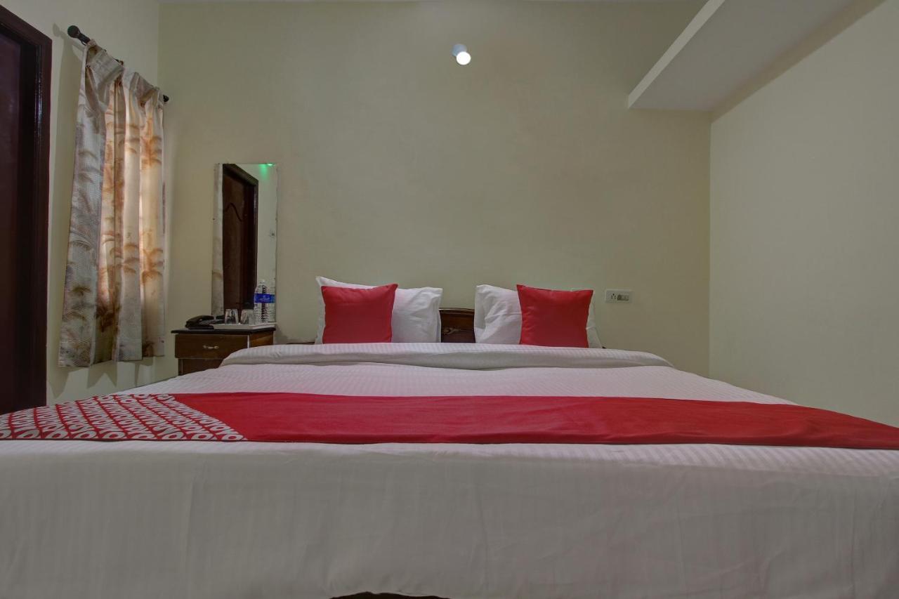 Hotel Oyo 22924 Gv Residency