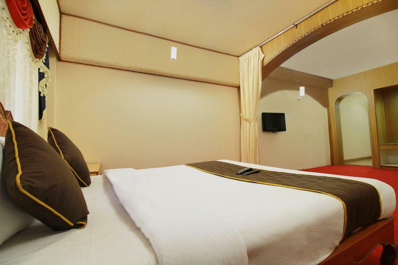Flagship Gaylord Hotel 3*
