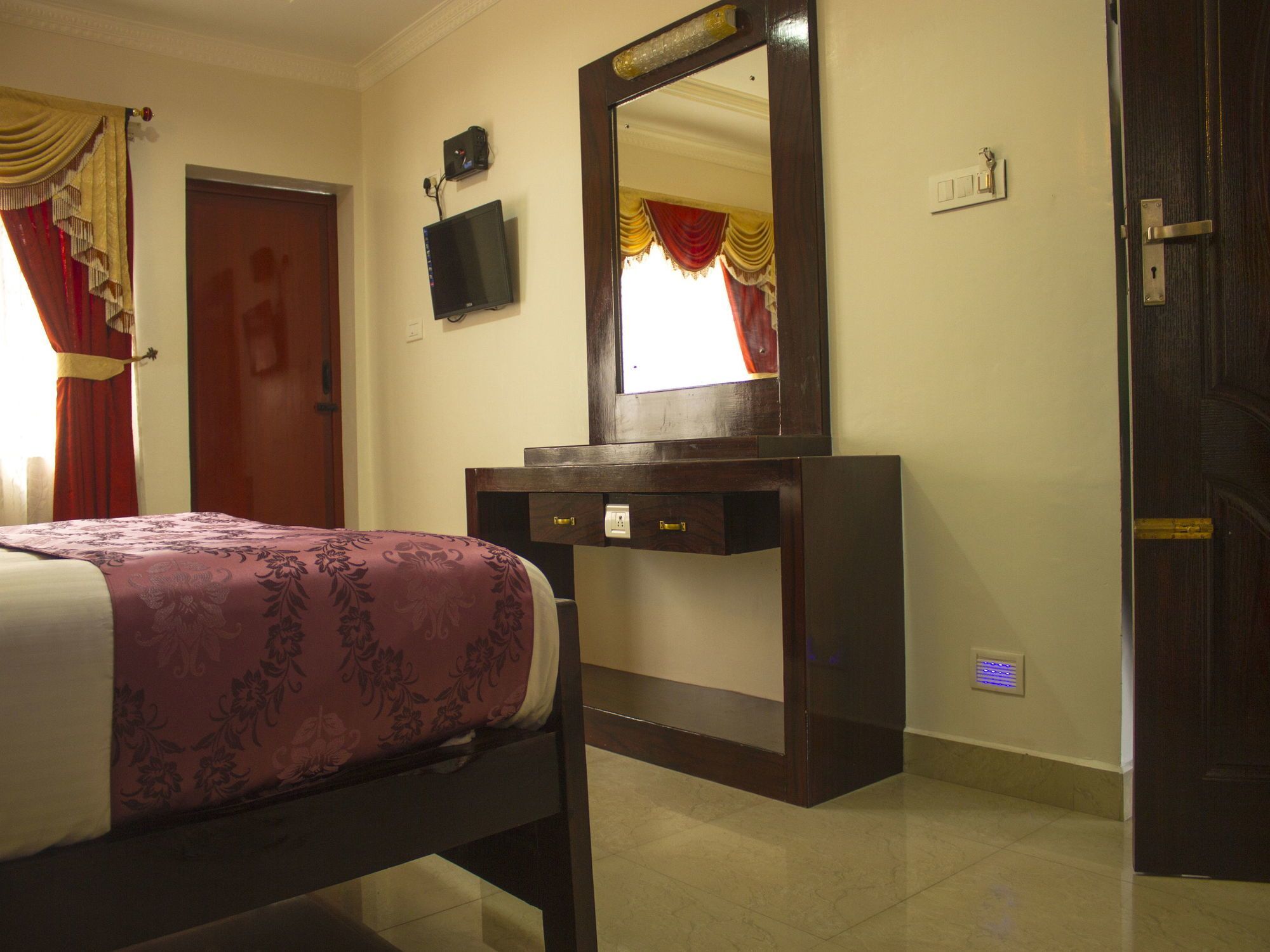 Oyo 3217 Kurinji Residency Hotel