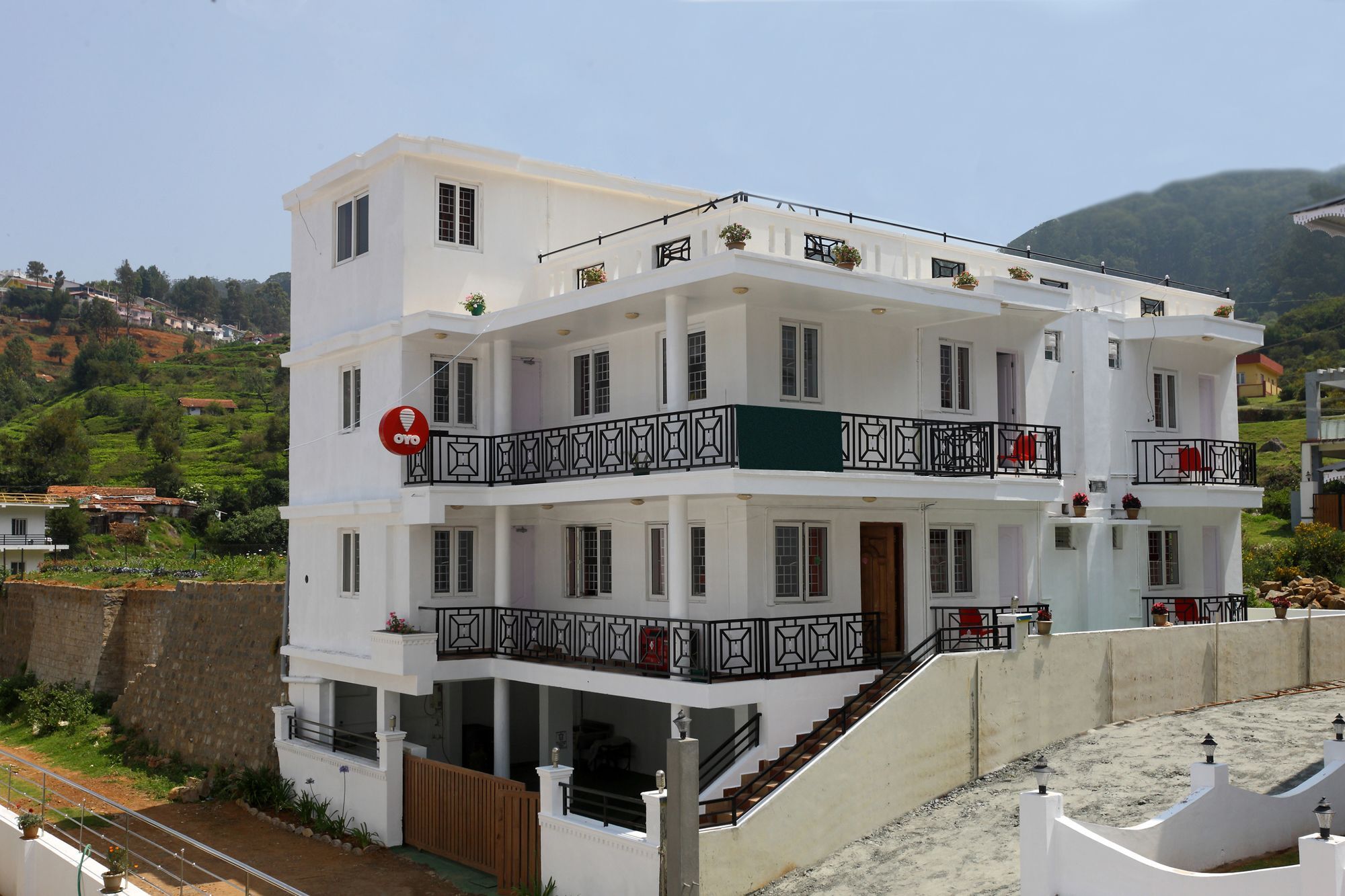 Oyo 014 Funcity Valley View Hotel Ooty