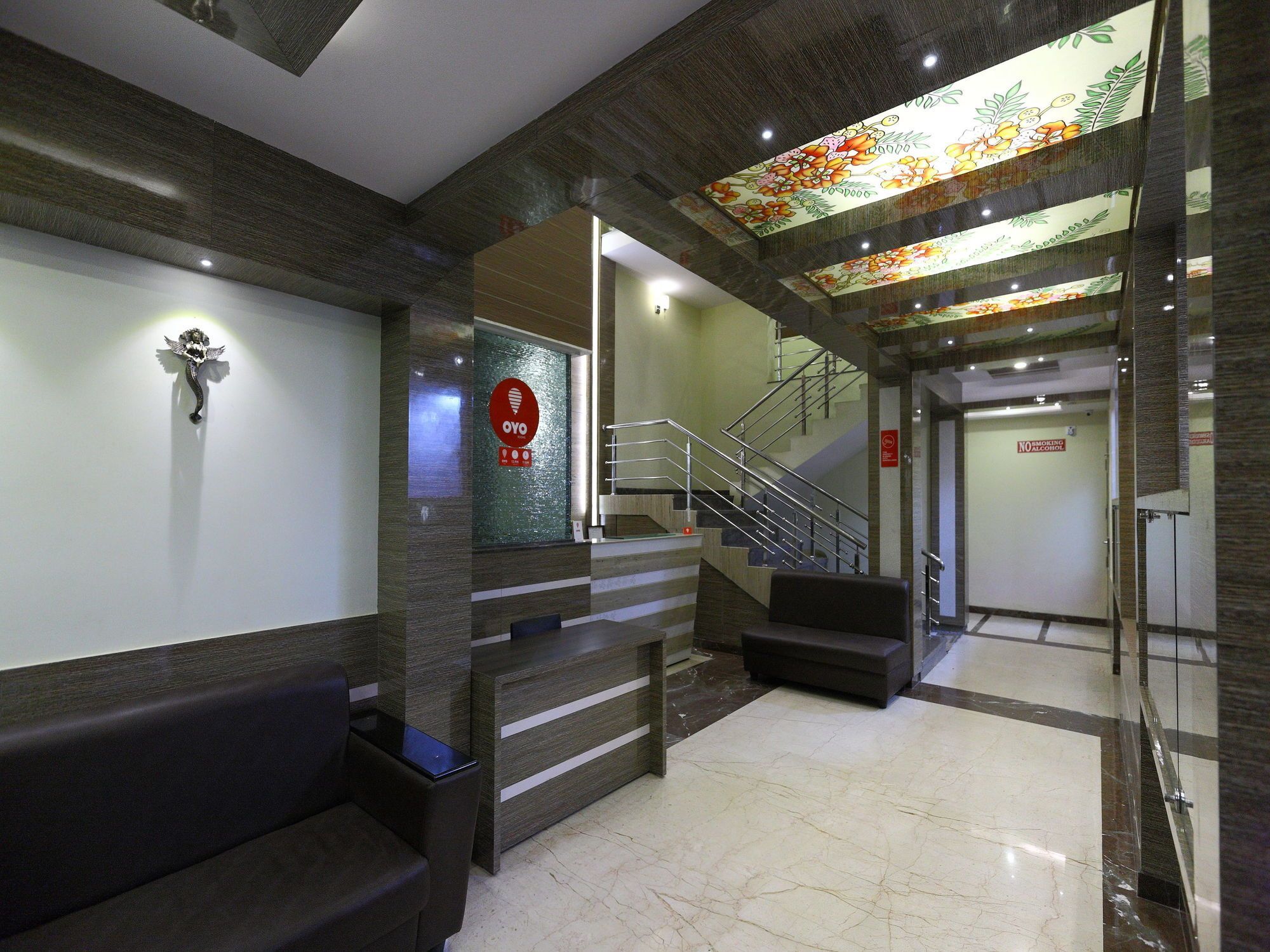 Oyo 7987 Carnation Hotel
