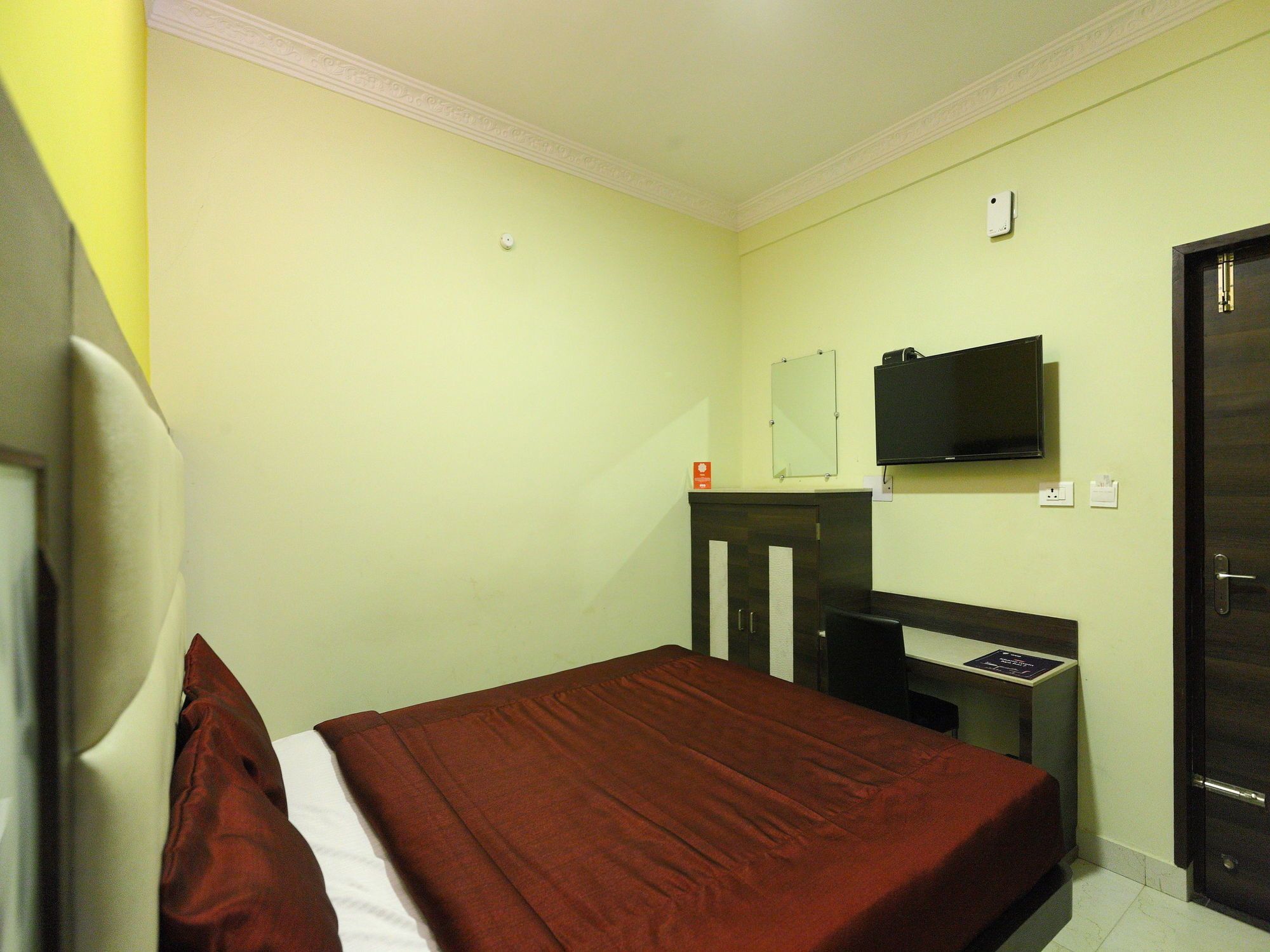 Hotel Oyo 7987 Carnation 3*