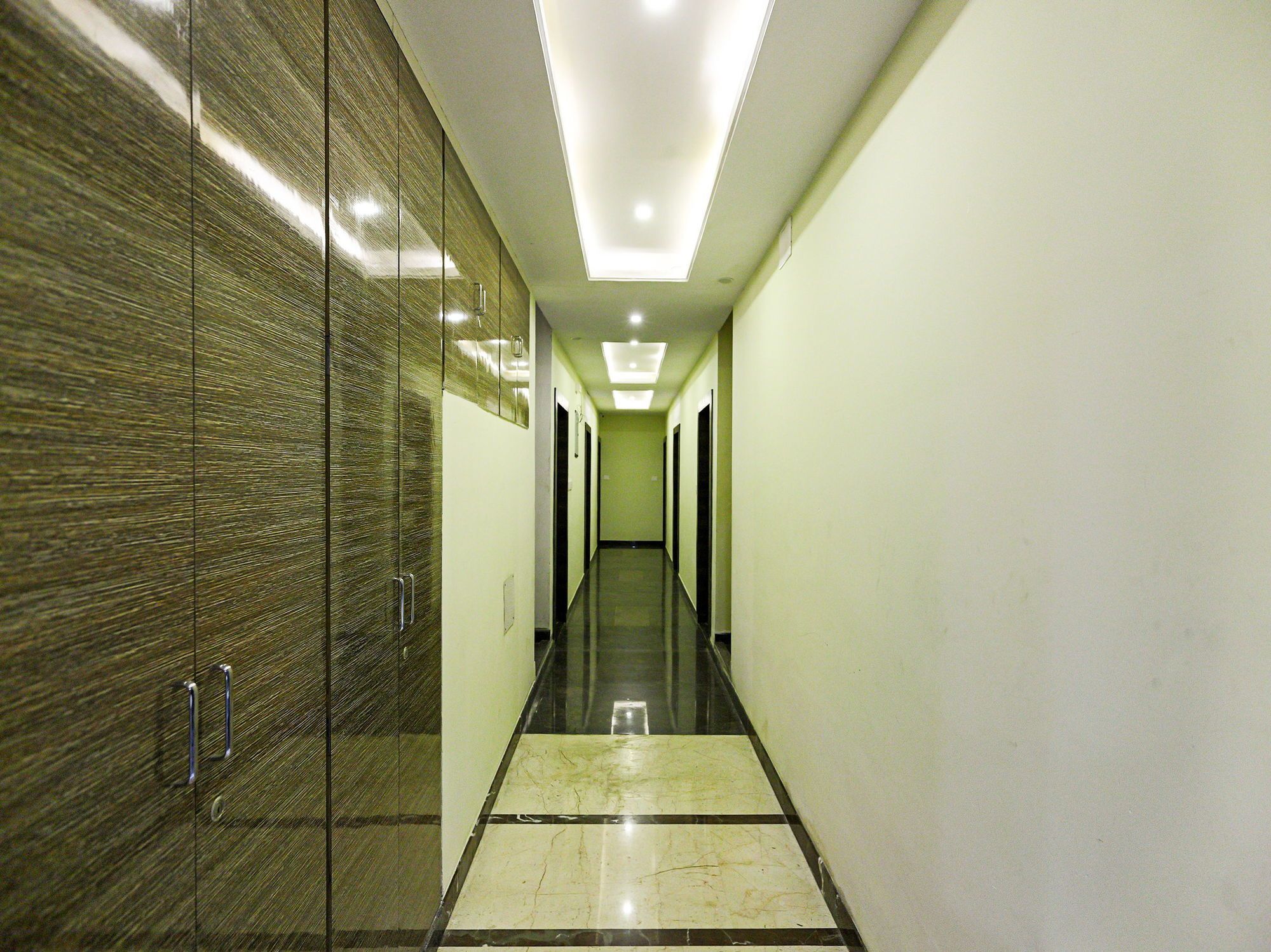 Hotel Oyo 7987 Carnation 3*
