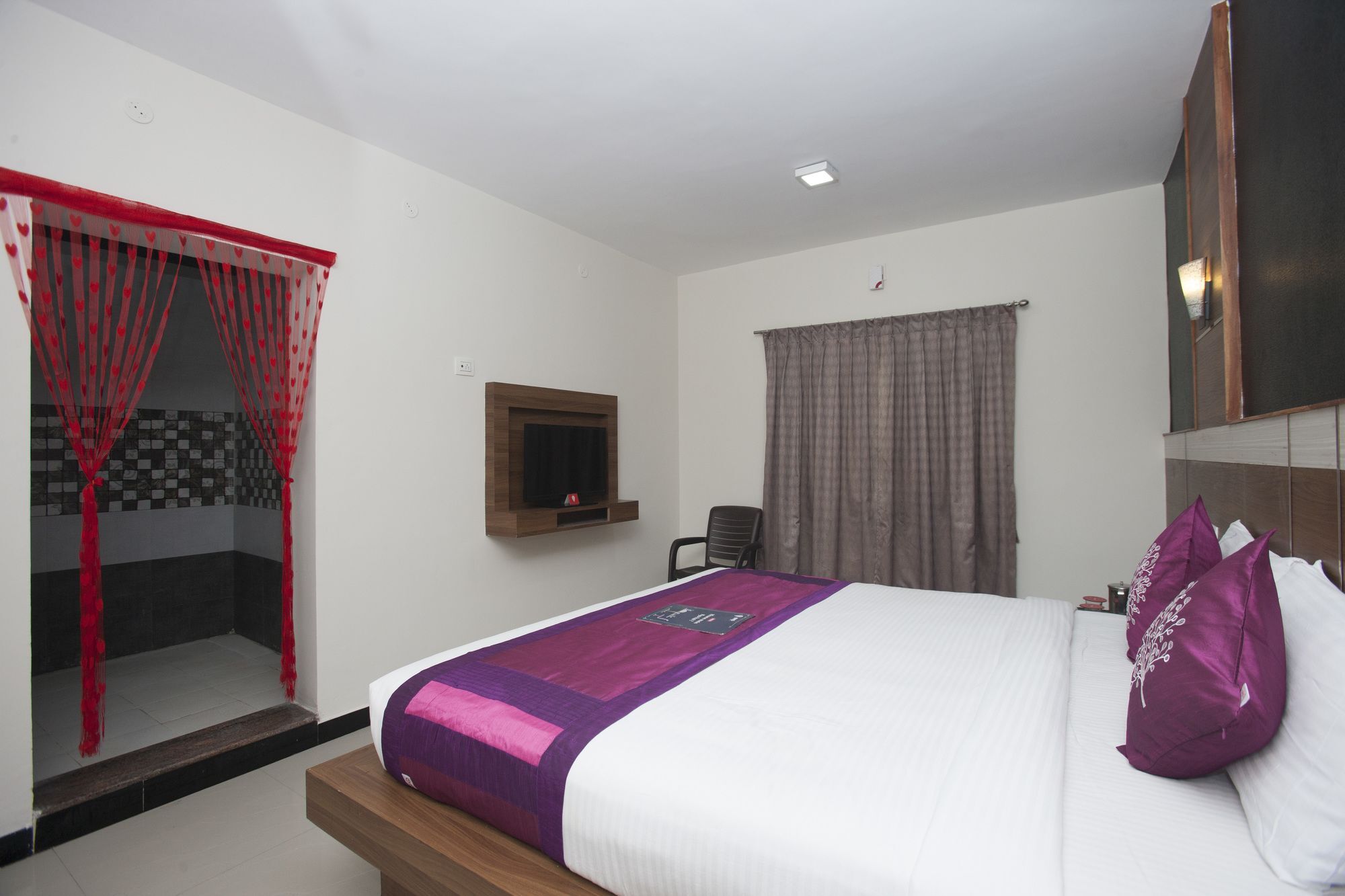 Hotel The Majestic Crown 3*